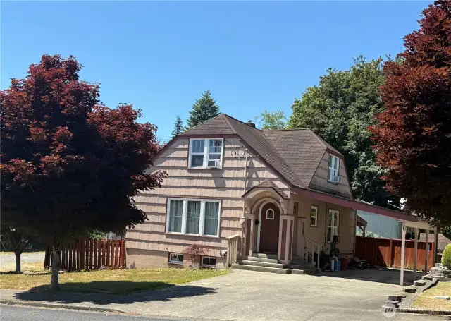 Just steps from a beautiful local park — perfect for strolls, picnics, and outdoor fun