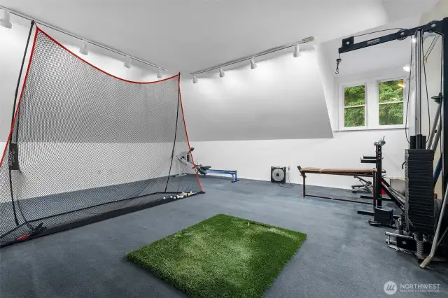 Bonus room with tall ceilings
