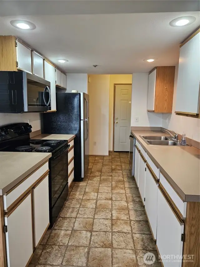 Kitchen & Dining