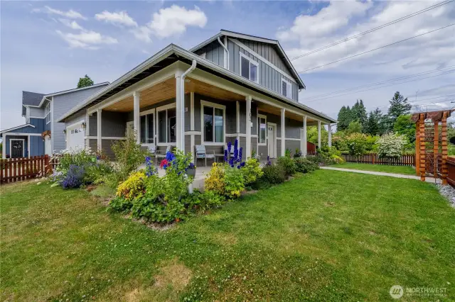 Corner view. Look at this cute yard!