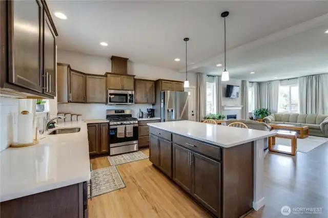 beautifully crafted cupboards, stainless steel appliances all stay