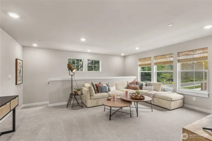 Spacious 2nd floor open loft!