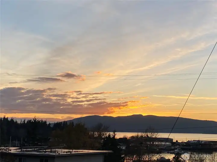 Enjoy the sunsets from your deck and you're close to Taylor Street dock if you'd like to walk along the water at dusk or anytime