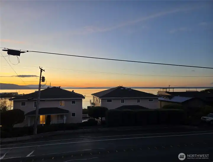 Great westerly views of the bay and islands