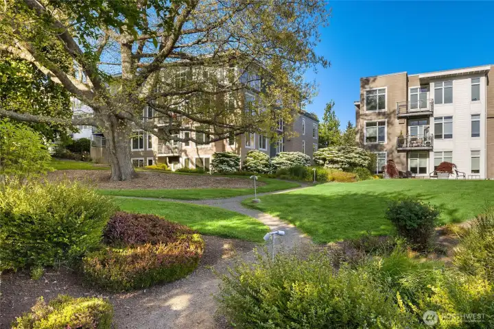 The community’s beautifully maintained setting reflects the ease of carefree condominium living.
