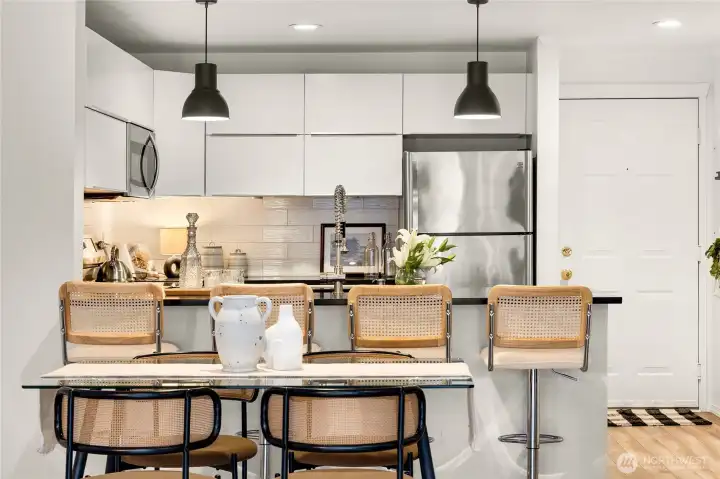 Huge black quartz peninsula comfortably seating 4 barstools.