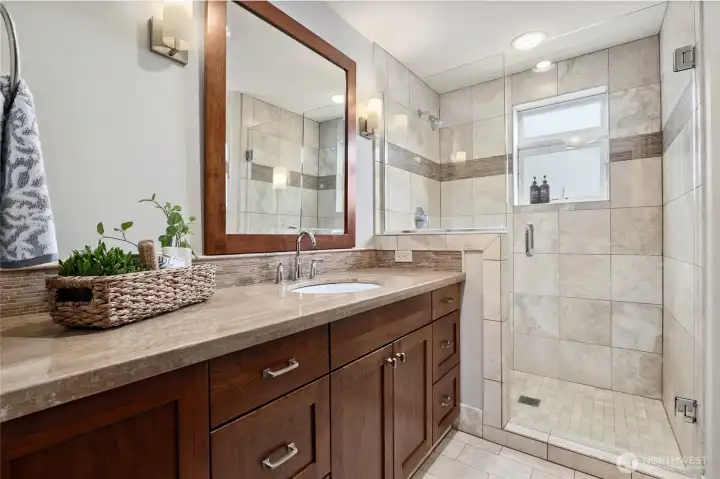 Private bath for the 2nd bedroom.