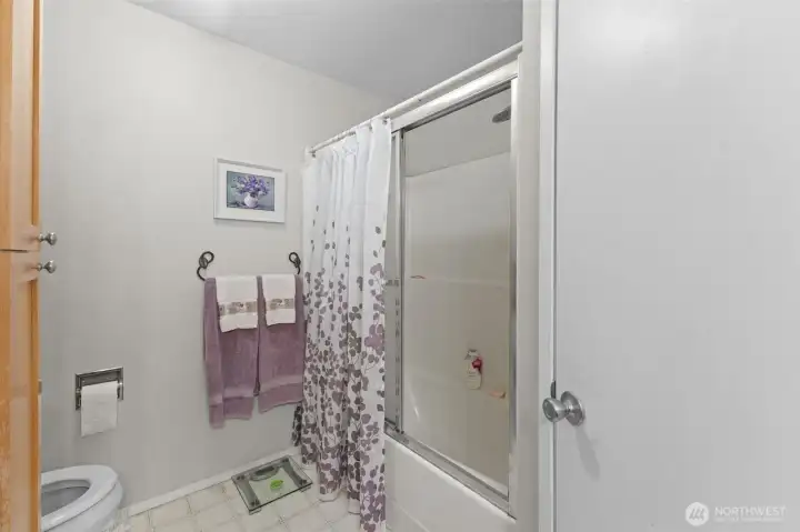 14211 Bathroom
