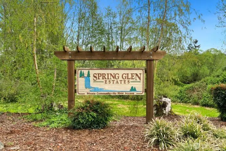 Spring Glen Estates is a private airport community of custom homes in Fall City