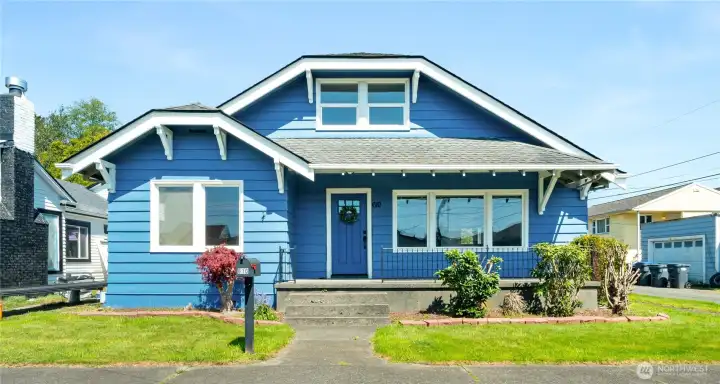 Such a charmer! Front of home with covered porch