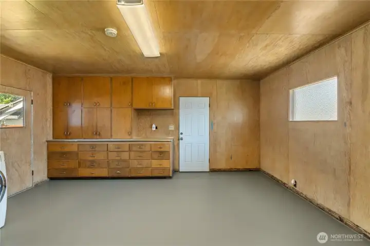 Enormous utility/hobby room off kitchen