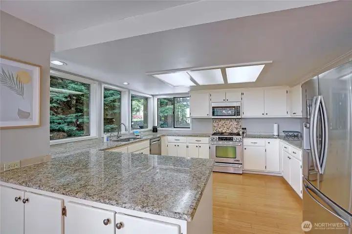 Gorgeous BIG Kitchen w/ Slab Stone Tops and Bamboo Flooring~