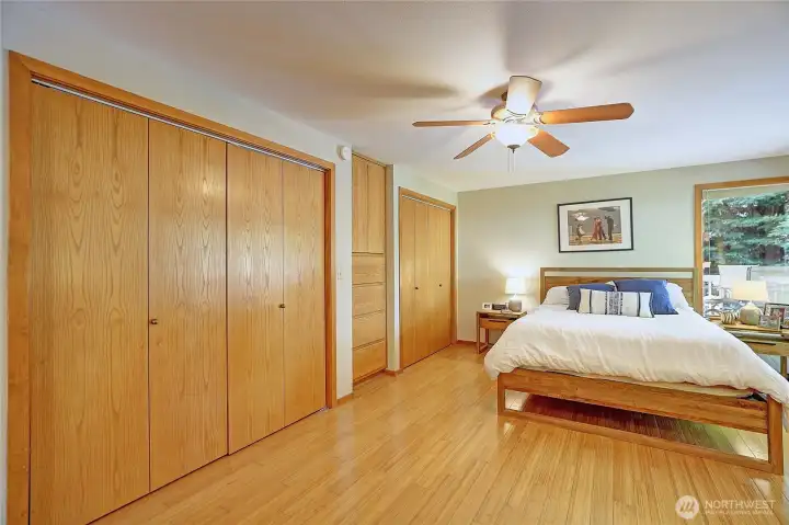 Dual Closets & Storage Built-in~