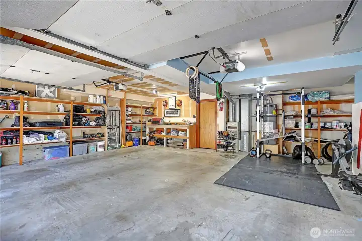 Level-Entry Insulated Garage w/ Tesla Charger and Shop Space~