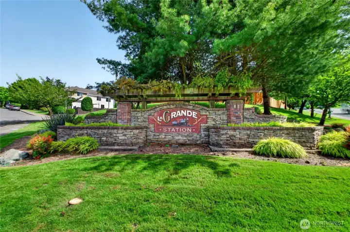 This community is centrally located, close to shopping, hospitals, train station, WA State Fairgrounds, restaurants and so much more!