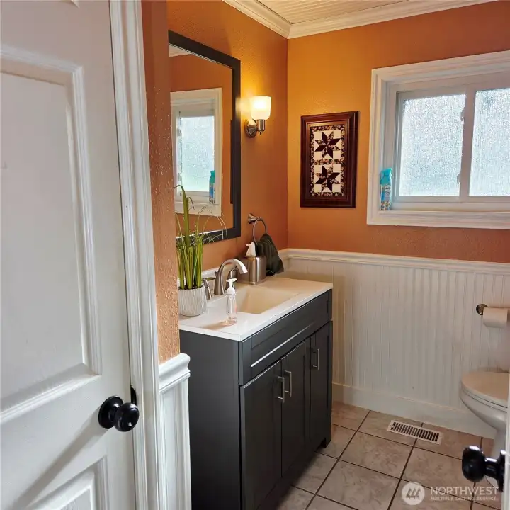 Main 1/2 Bath