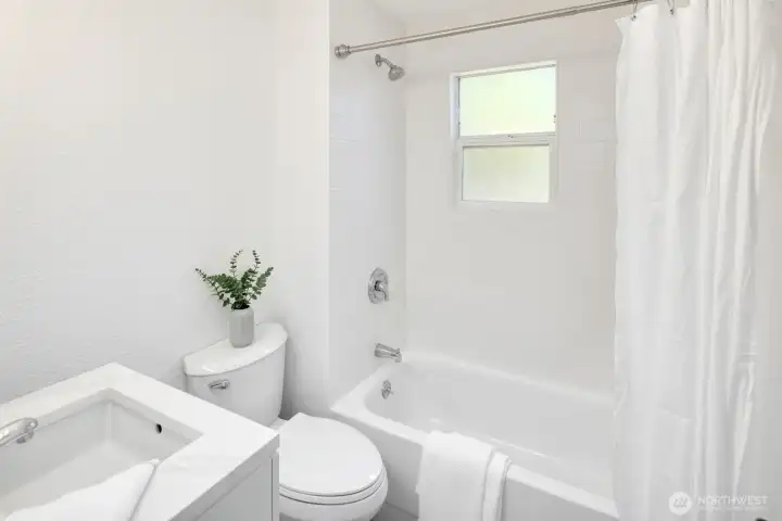 Updated bathroom with new paint throughout.