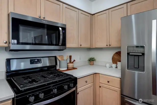 Great storage and great stainless appliances
