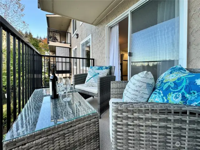 Large back deck that looks out on Beverly Lake.