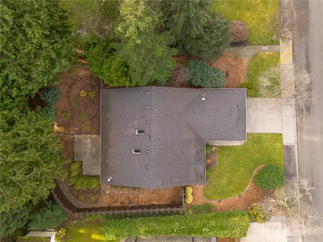 This bird's eye view shows the privacy and spaciousness of the 9000 square foot lot.