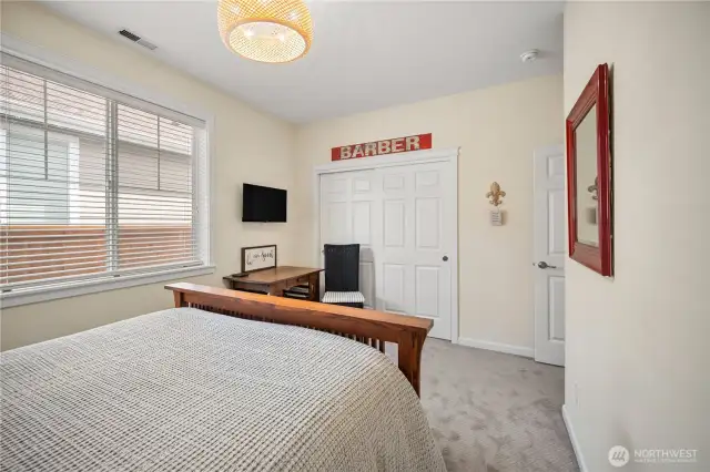 Guest bedroom 2nd view