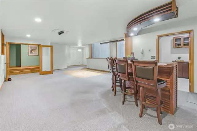 Entertainment Hub: Downstairs entertainment room with dance floor, bar, and wine cellar for unforgettable evenings.