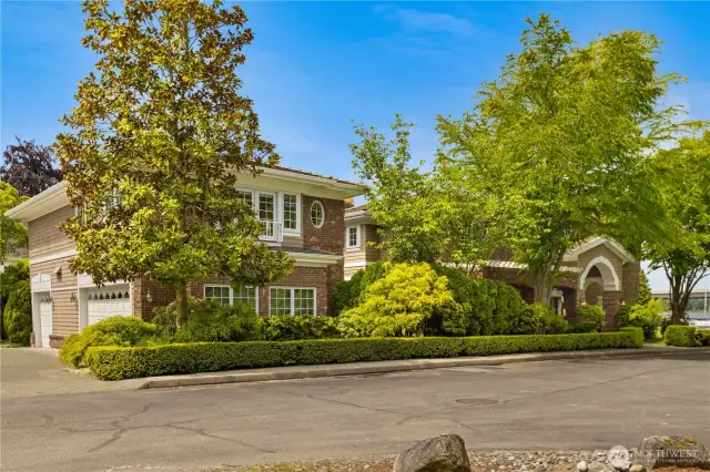 Welcome to Madison Estates! A beautiful gated waterfront community in Madison Park.