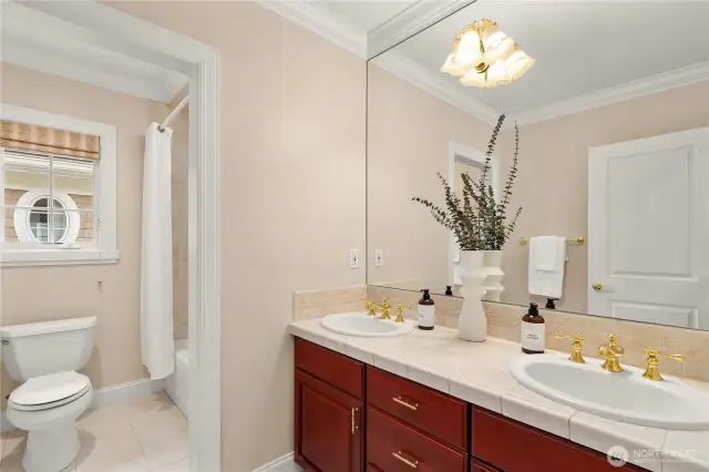 Guest full bathroom on the 2nd level.