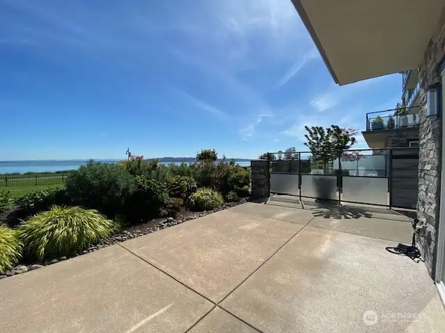 Another view of the patio with the never ending views!