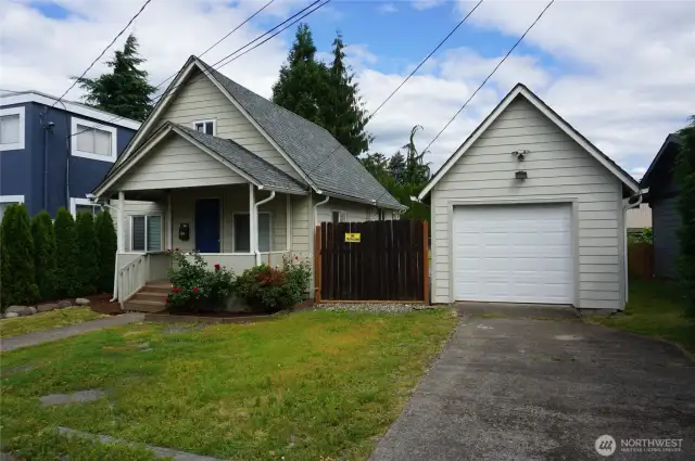 Detached Garage