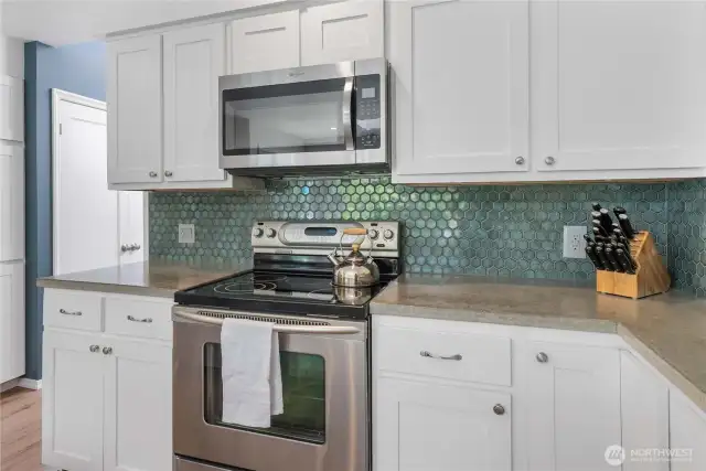 Plenty of counterspace for all your cooking and baking needs!