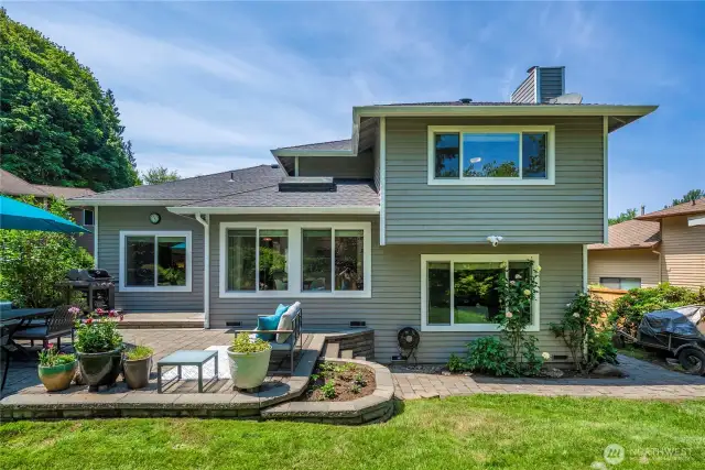 Backyard Oasis Tailored for Fun and Entertaining!