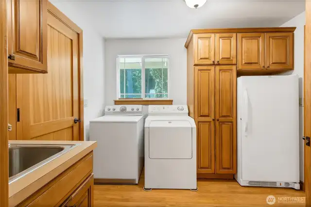 Laundry w/door to garage
