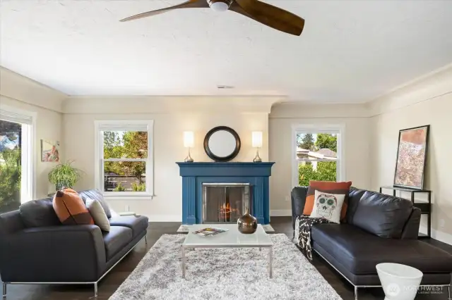 Spacious living room - woodburning fireplace