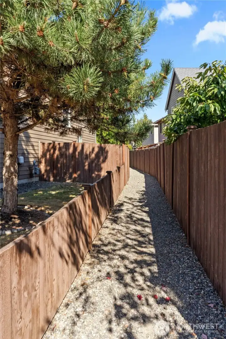 HOA-maintained trail to the playground
