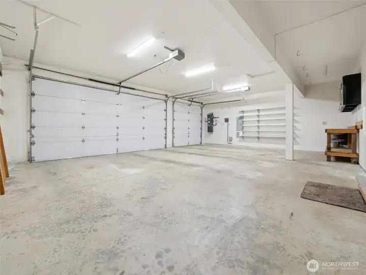Huge 3 car garage