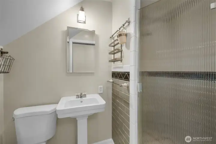 Ensuite upstairs 3/4 bath.