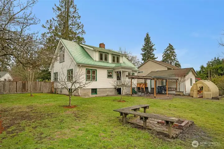 Fire pit, reinforced pergola, all weather green house and garage/workshop mean you can pursue all your hobbies right at home any time of year.