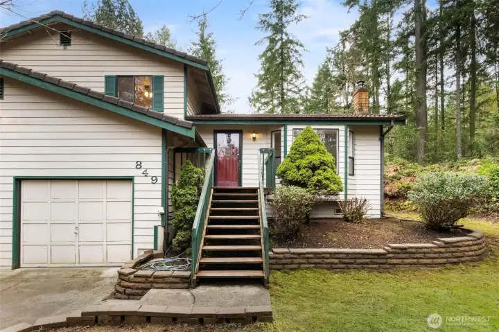 This 3 bedroom, 2.25 bath multi-level home is located within North Kitsap School District and a quick commute to WA Hwy 3.