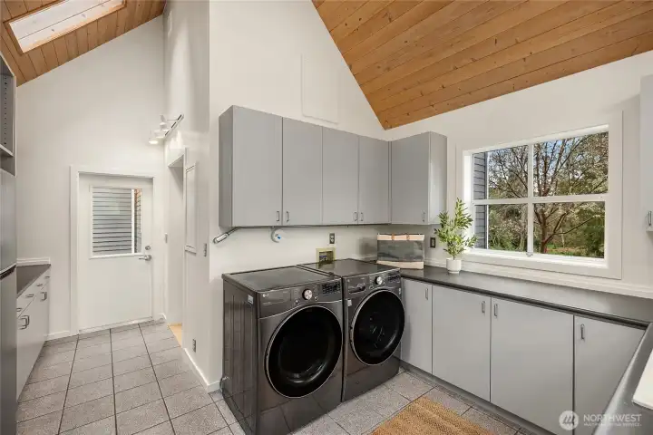 Sunny and bright offering extra counter space and more valuable storage.