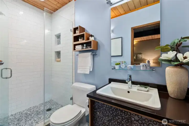 En Suite Main Bathroom