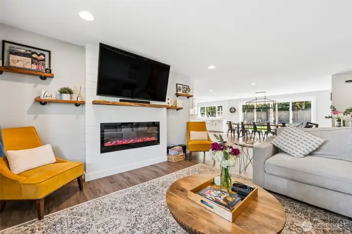 Clean white shiplap wraps the entire fireplace feature, giving it that crisp, modern farmhouse vibe without feeling overdone. The wood mantle adds warmth and contrast, while the matching built-in shelving on both sides keeps things balanced and functional for books, decor, or a little styling moment. The electric fireplace includes a blower for heat, so it’s not just for looks, it actually contributes to the comfort of the space. It’s a polished, ready-to-enjoy centerpiece that makes the whole room feel pulled together.