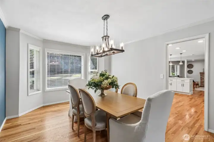 Space for everyone in this bright dining room. Space for everyone in this bright dining room.