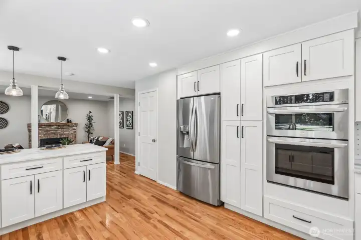 Look at all of this storage for all of your kitchen essentials! Look at all of this storage for all of your kitchen essentials!