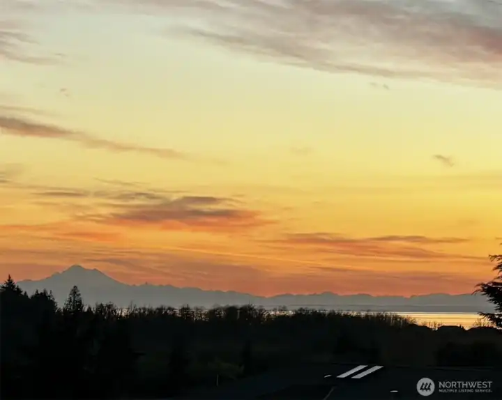 Mt Baker & Partial Strait  of Juan de Fuca Views!