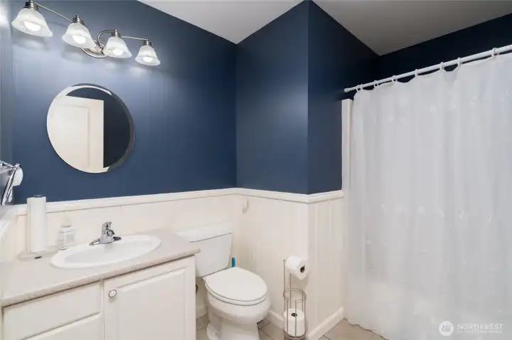 Guest full bath. Guest full bath.