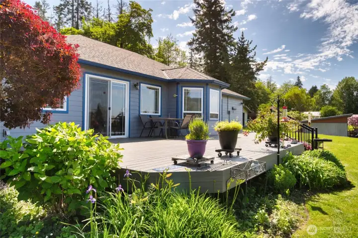 Large deck perfect for enjoying the sunny afternoons and great views Large deck perfect for enjoying the sunny afternoons and great views