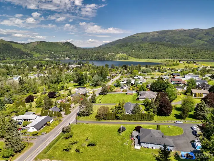 Beautiful country setting minuets to all amenities Beautiful country setting minuets to all amenities