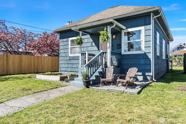 Such a cute button of a home!