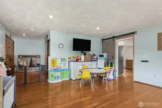 Just inside the entry, a spacious flex area offers room for gathering, play, or creative use—ready to adapt to your lifestyle.